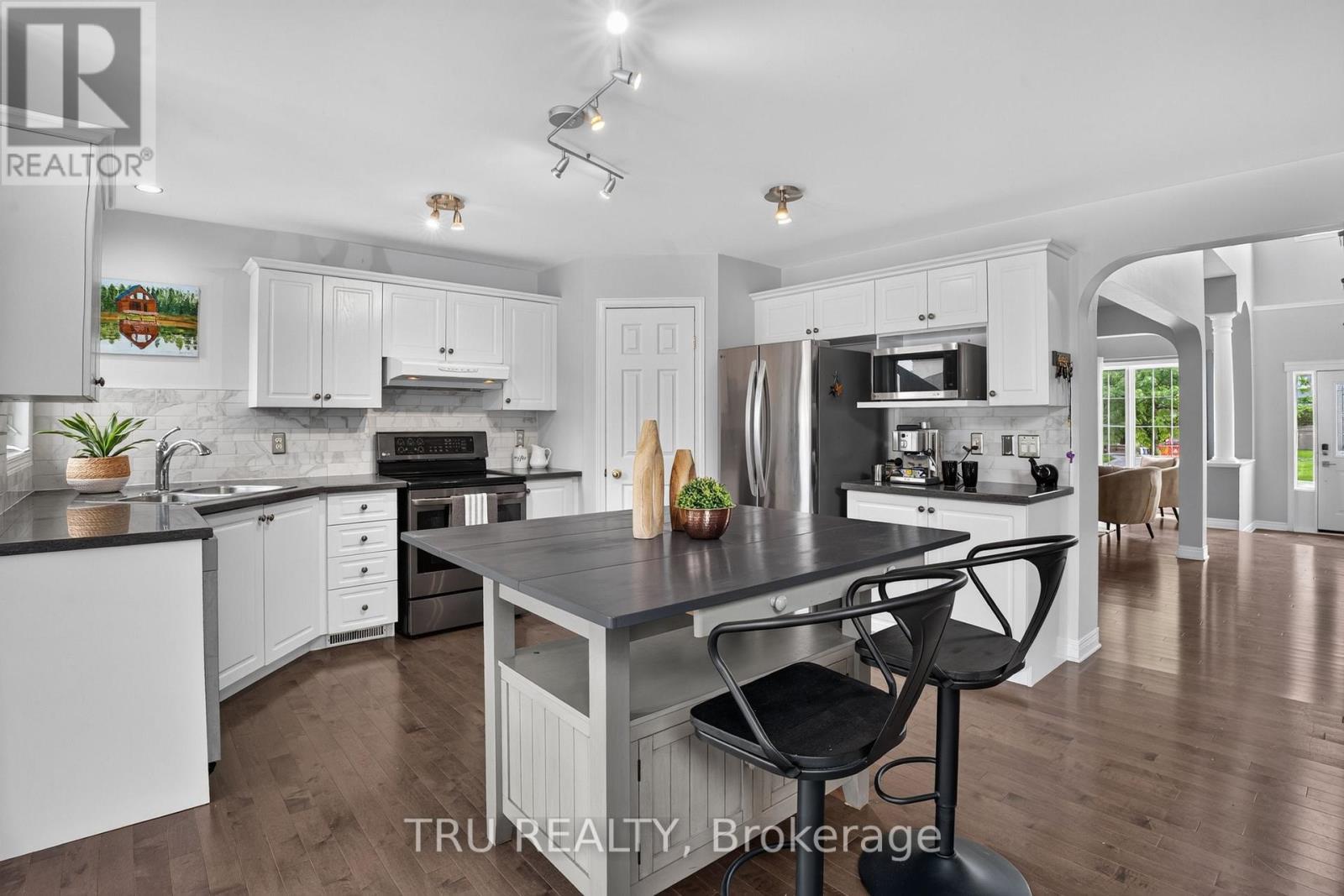 Kitchen with Stainless Appliances - 57 Golflinks Drive, Ottawa, ON