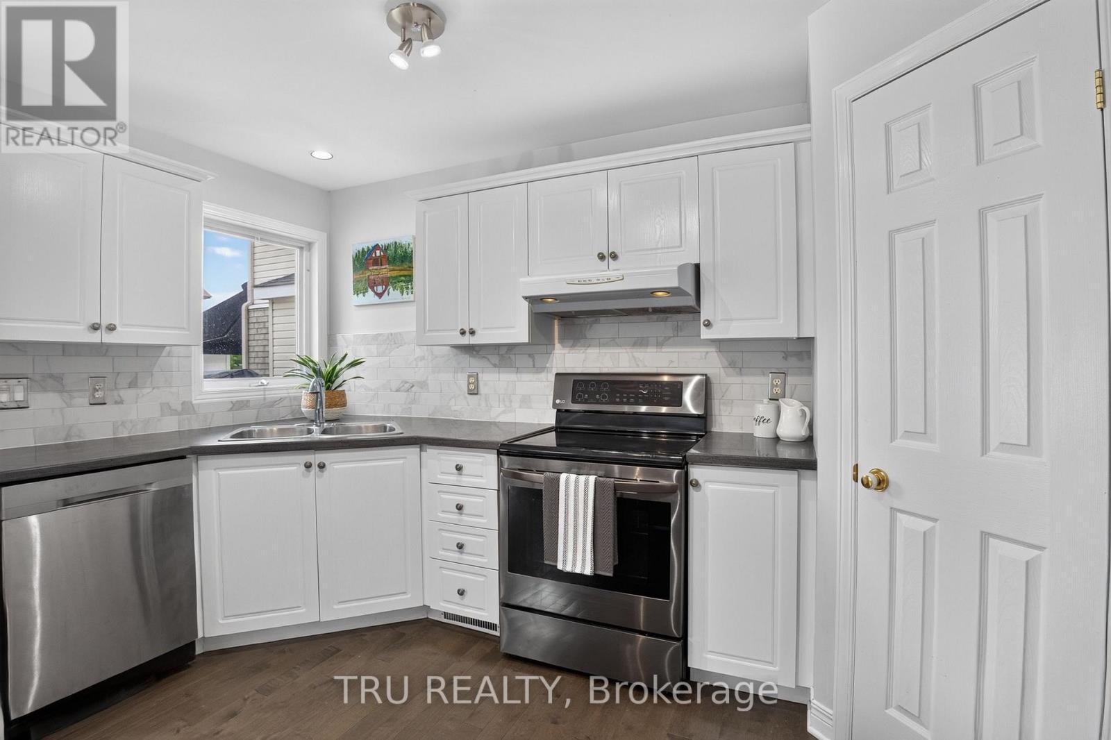 Kitchen with Stainless Appliances - 57 Golflinks Drive, Ottawa, ON