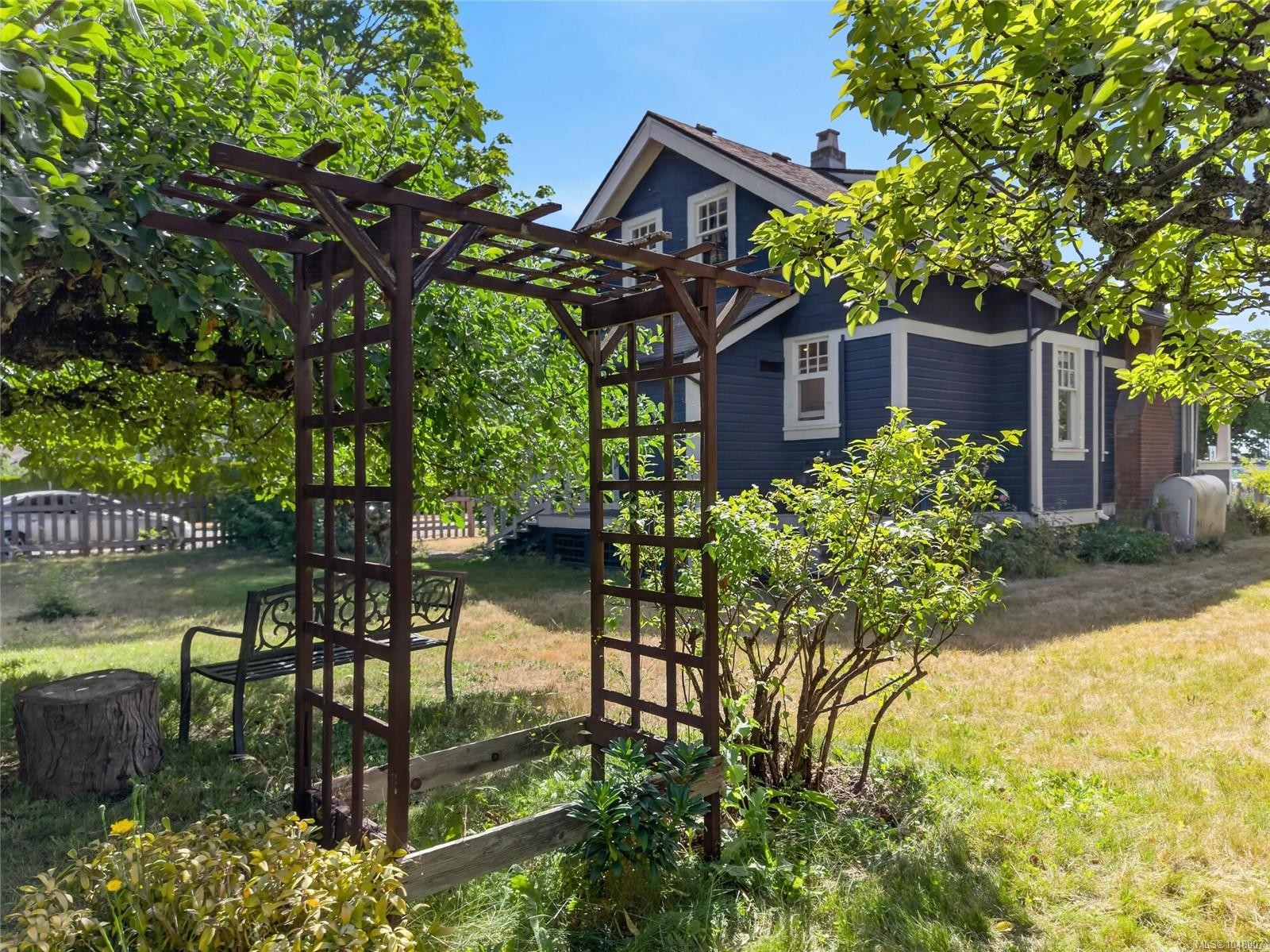 307 3Rd St, Courtenay, BC