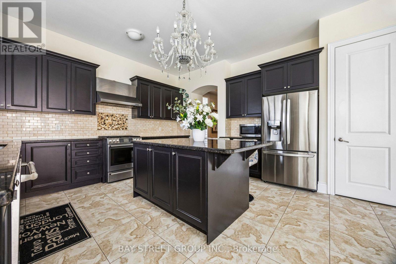 Kitchen - 39 Harley Drive, Vaughan, ON