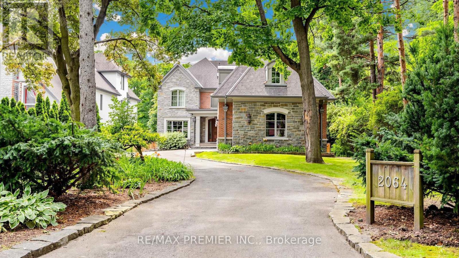 2064 Dickson Road, Mississauga, ON