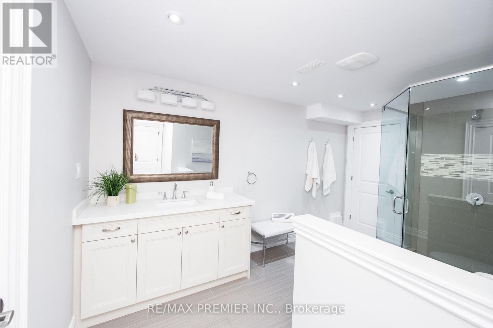 2064 Dickson Road, Mississauga, ON