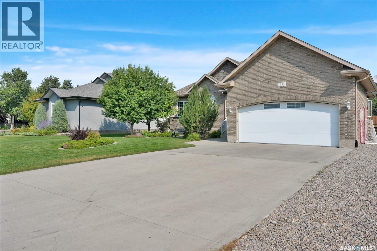 3 Lott Road E, White City, SK