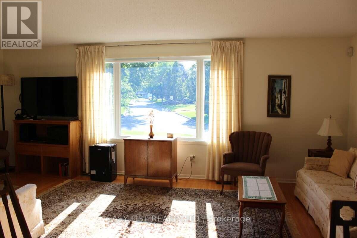 2154 Dutton Crescent, Ottawa, ON