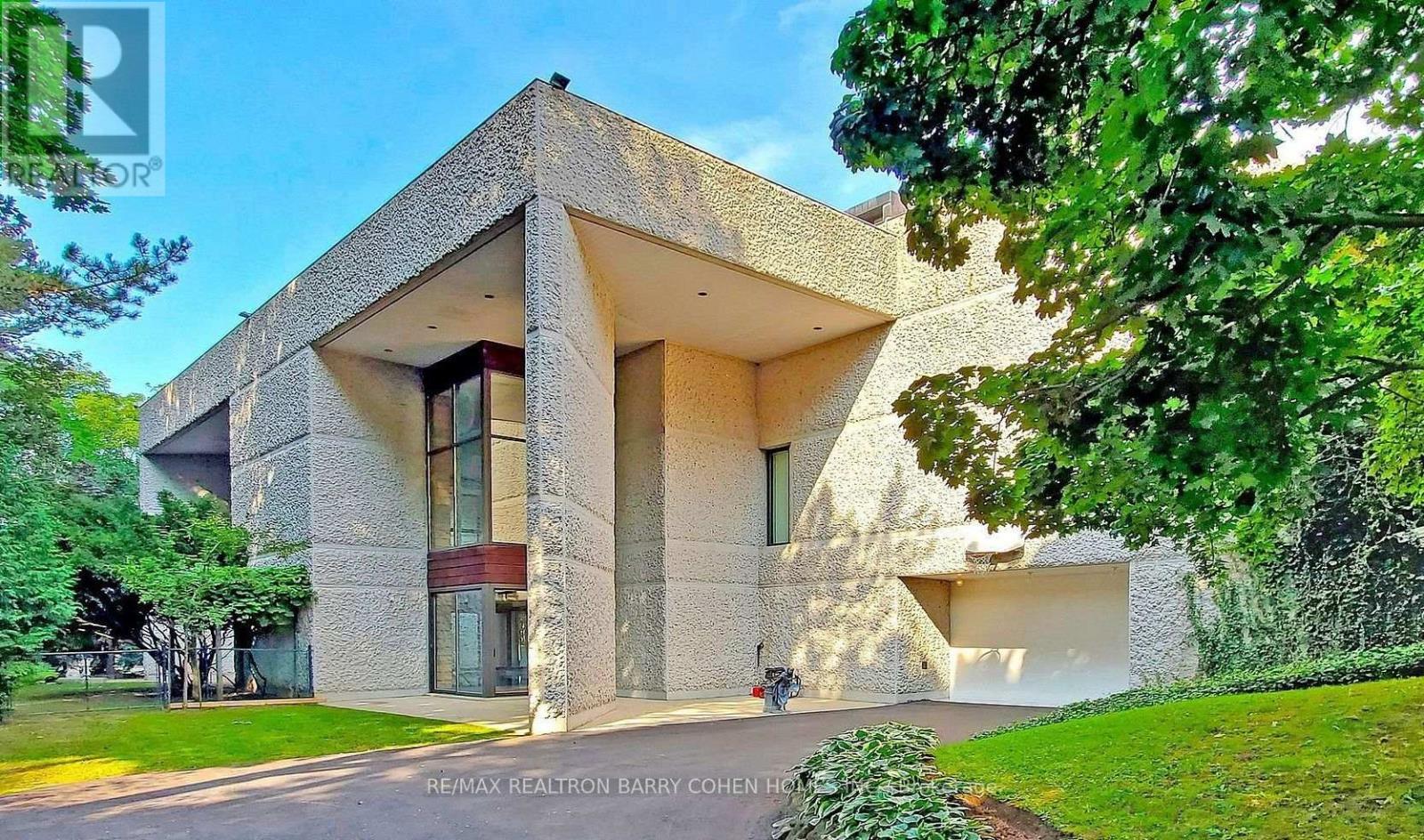 30 High Point Road, Toronto, ON
