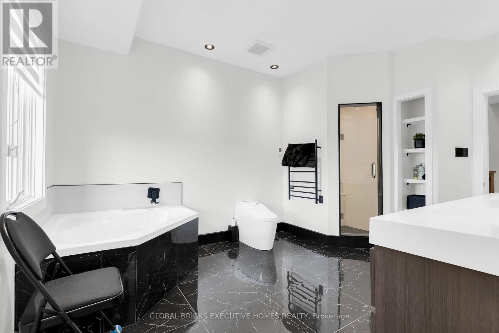 2169 Bonfield Court, Burlington, ON