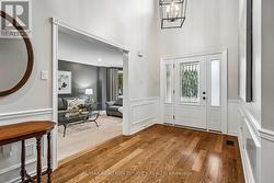 Impressive Grand Entrance - 17 ft Vaulted Ceiling! - 