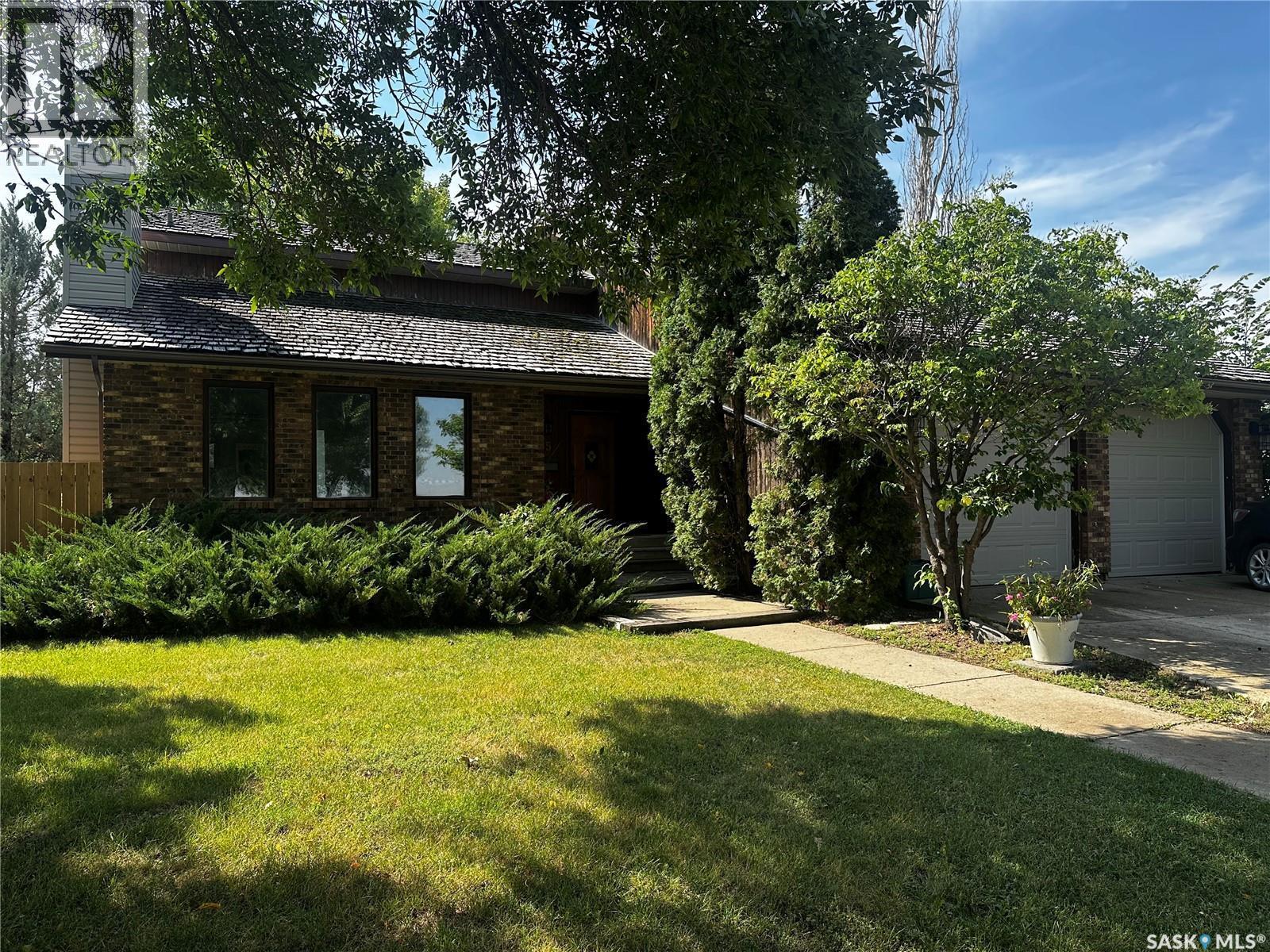 895 Brimacombe Drive, Weyburn, SK