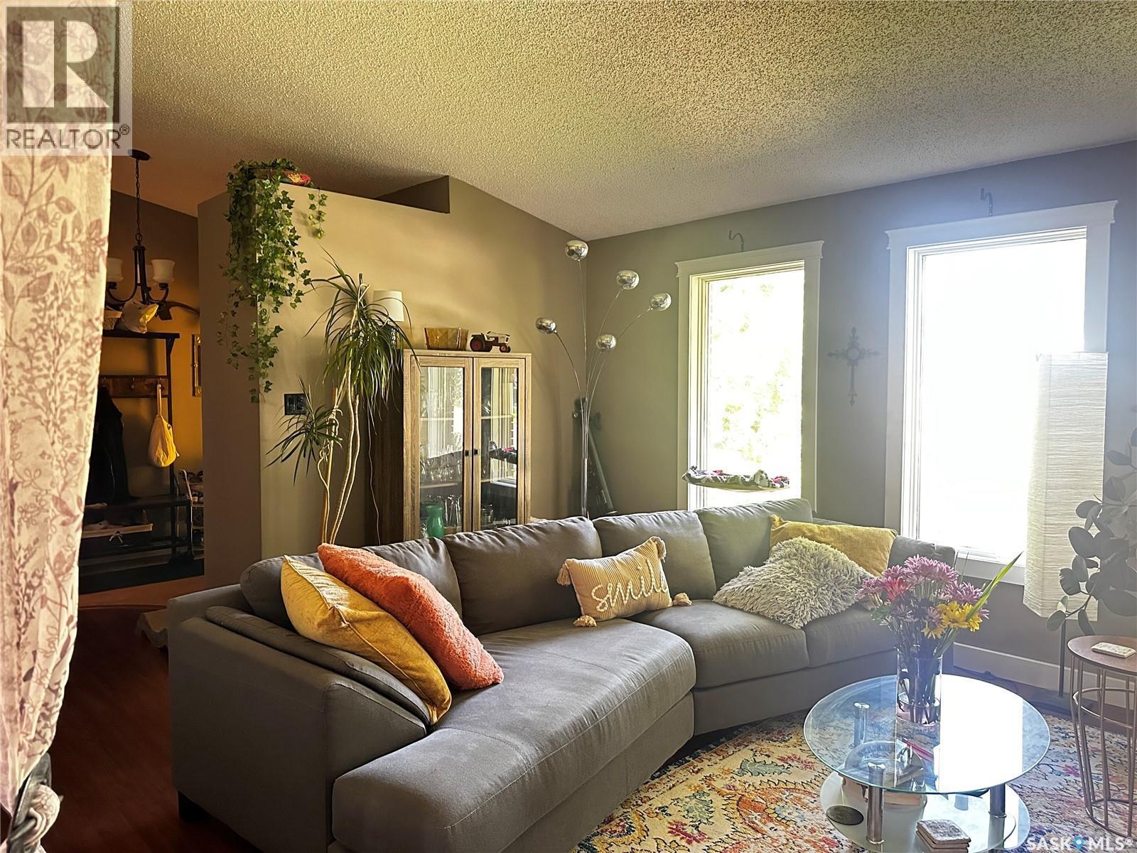 895 Brimacombe Drive, Weyburn, SK