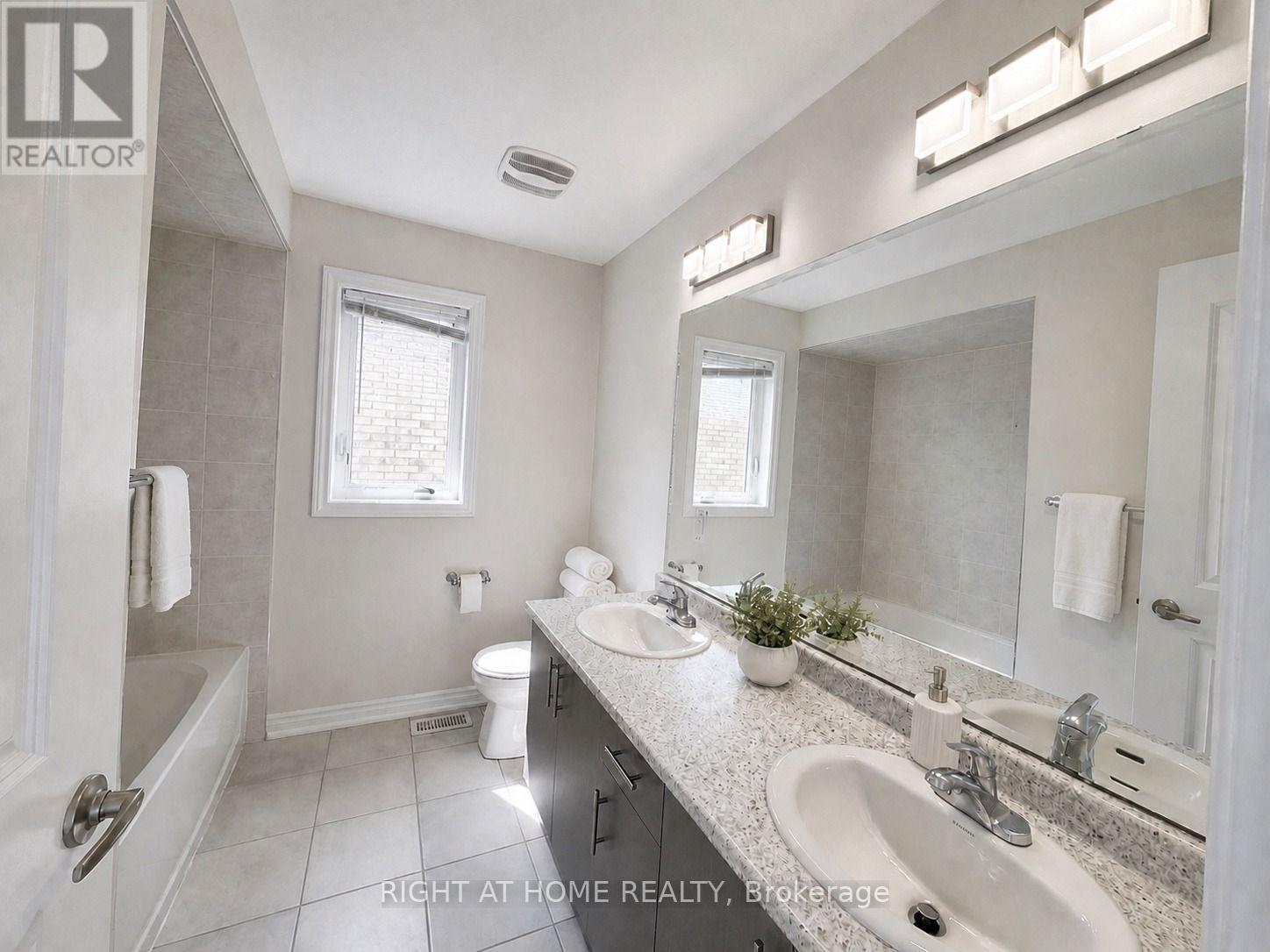 shared bathroom 2nd floor - 52 Heming Trail, Hamilton, ON