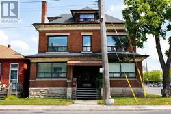 2 - 56 WENTWORTH STREET Hamilton (Landsdale), ON L8L 5V4