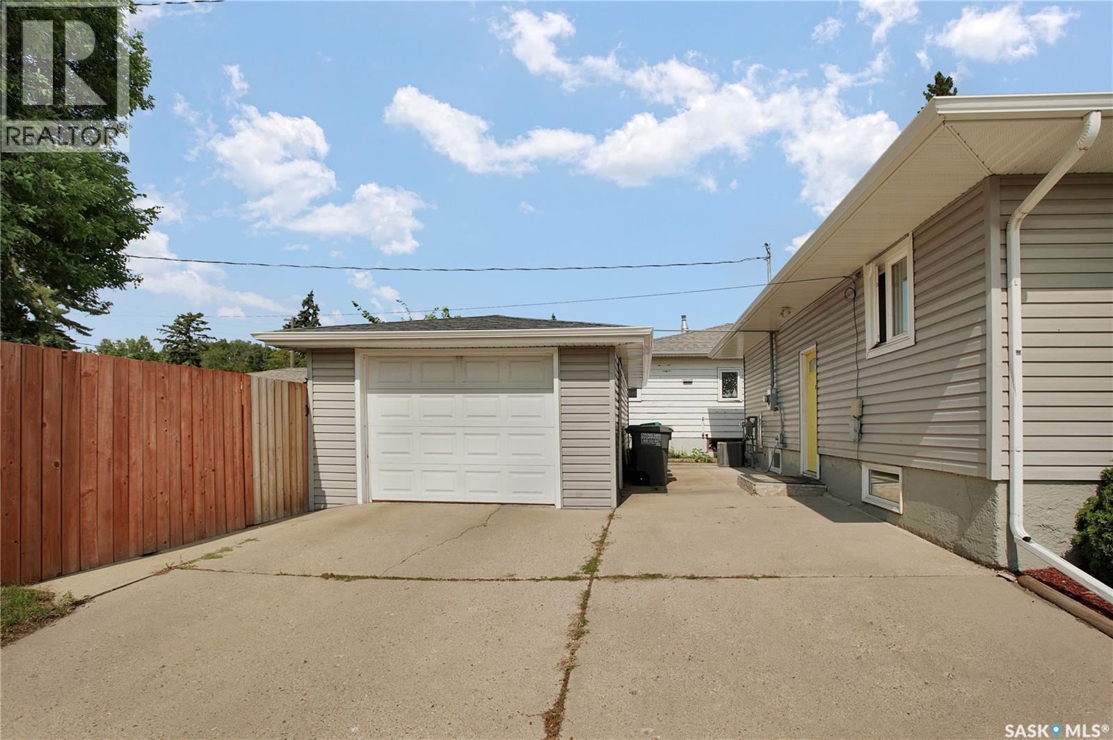 401 R Avenue N, Saskatoon, SK