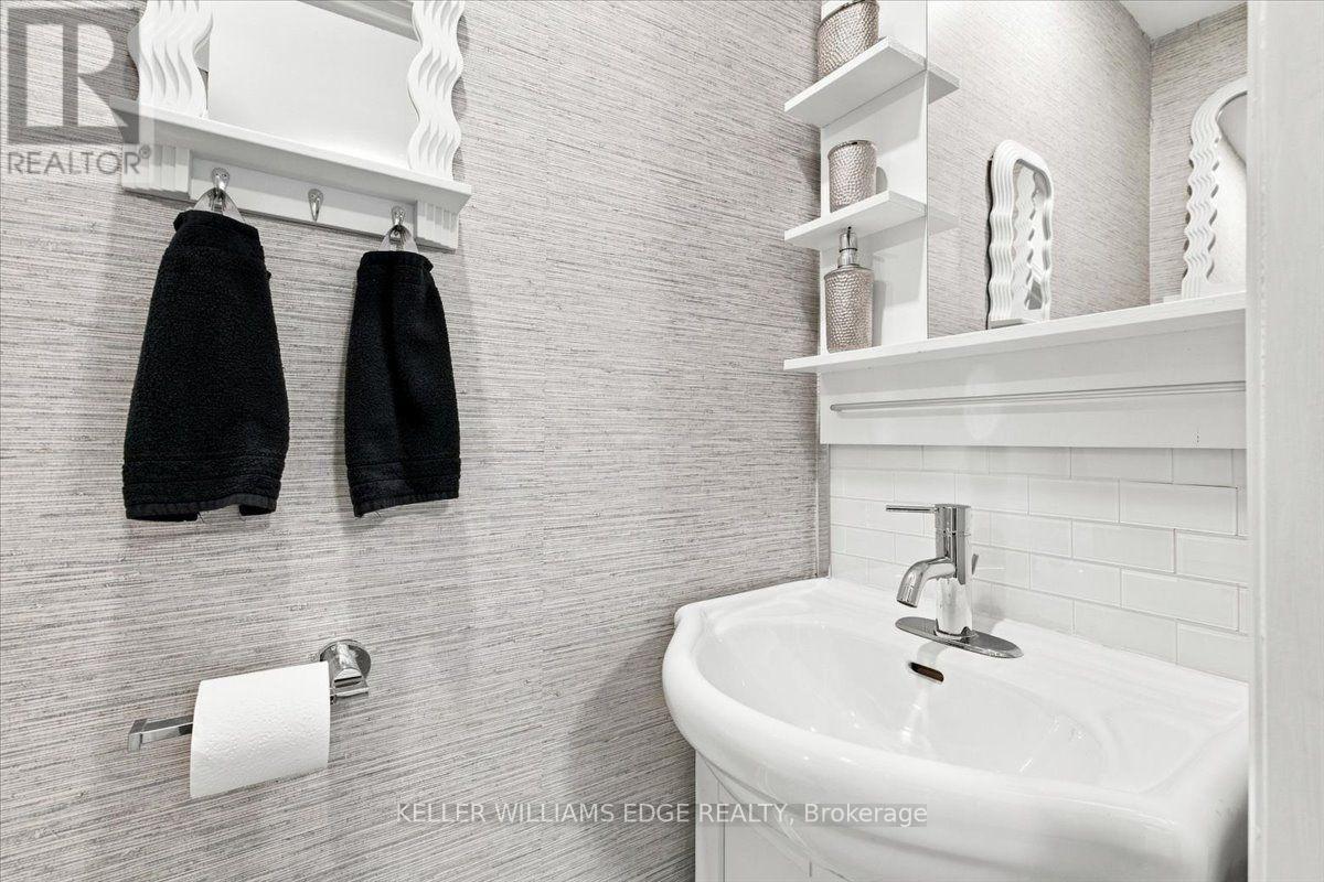 2407 Barclay Road, Burlington, ON