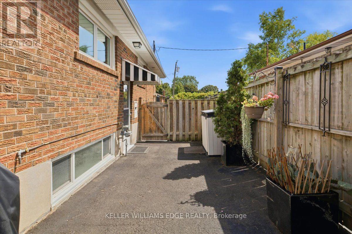 2407 Barclay Road, Burlington, ON