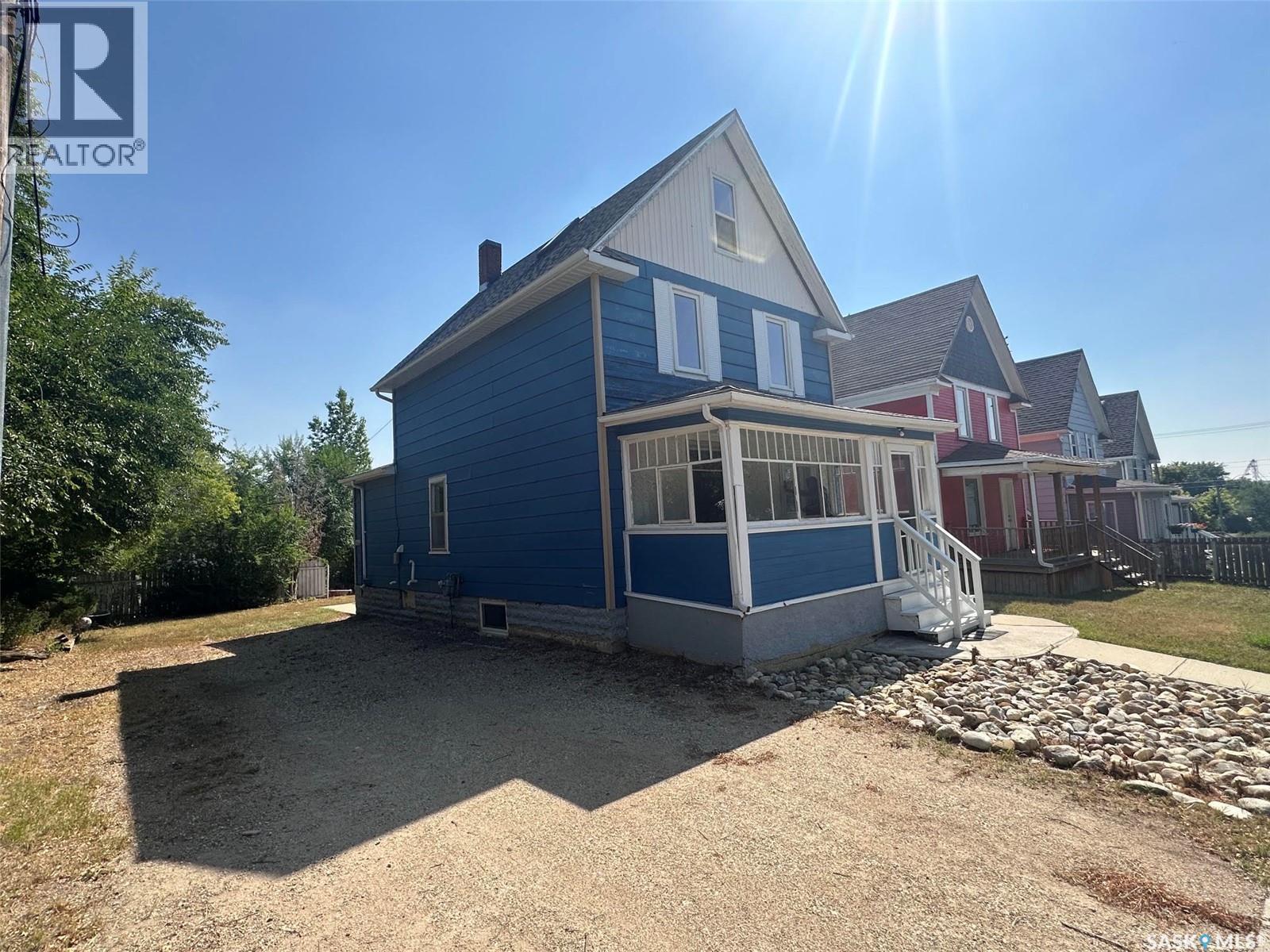 821 6Th Avenue Nw, Moose Jaw, SK
