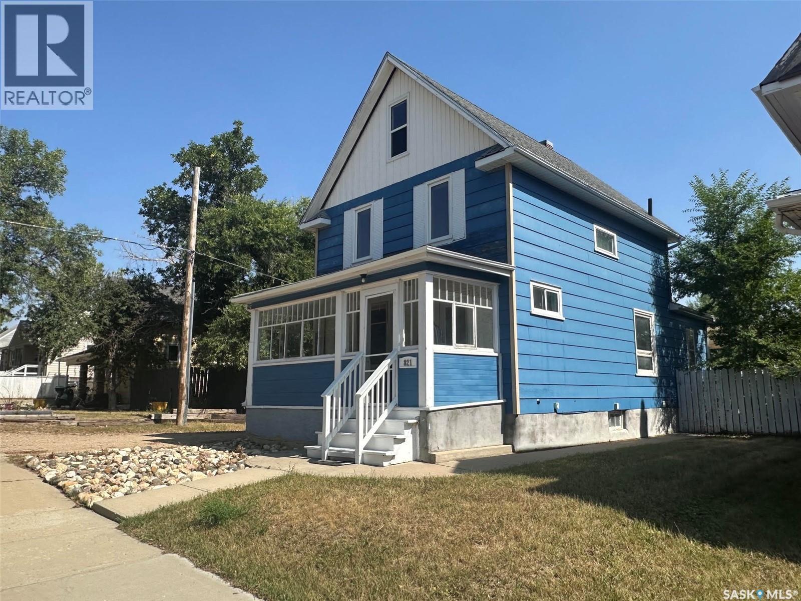 821 6Th Avenue Nw, Moose Jaw, SK