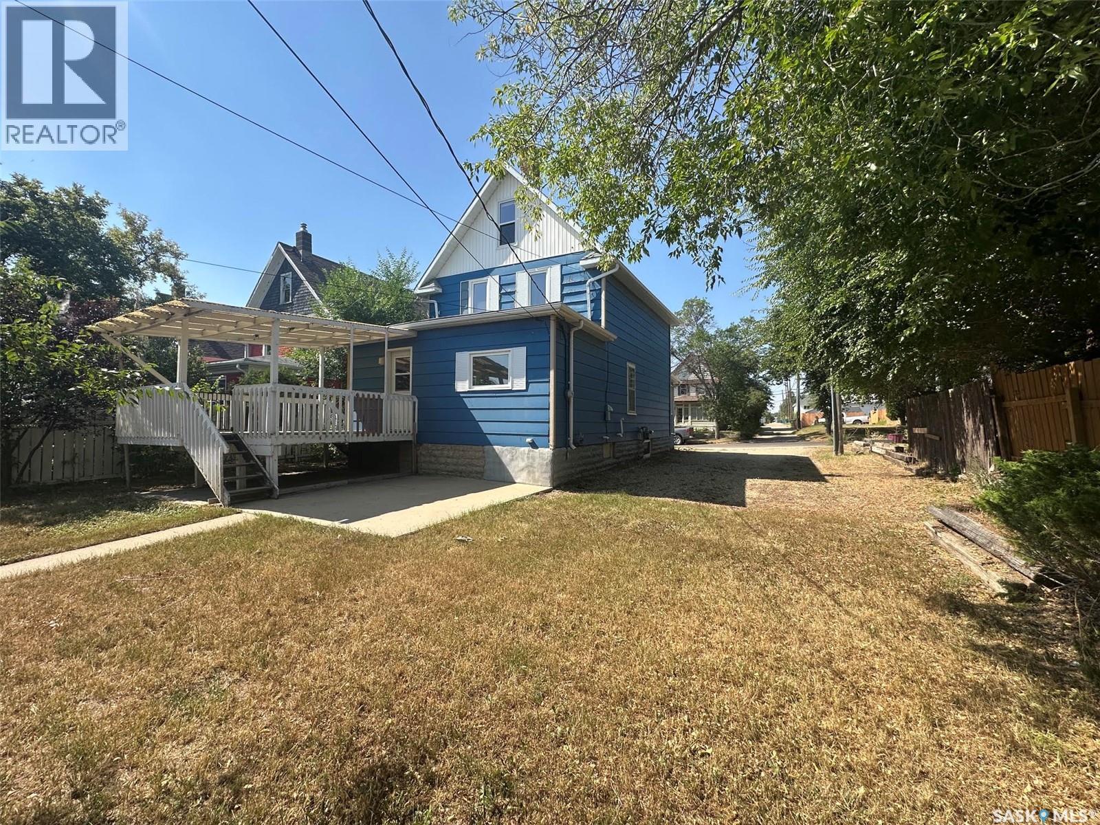 821 6Th Avenue Nw, Moose Jaw, SK