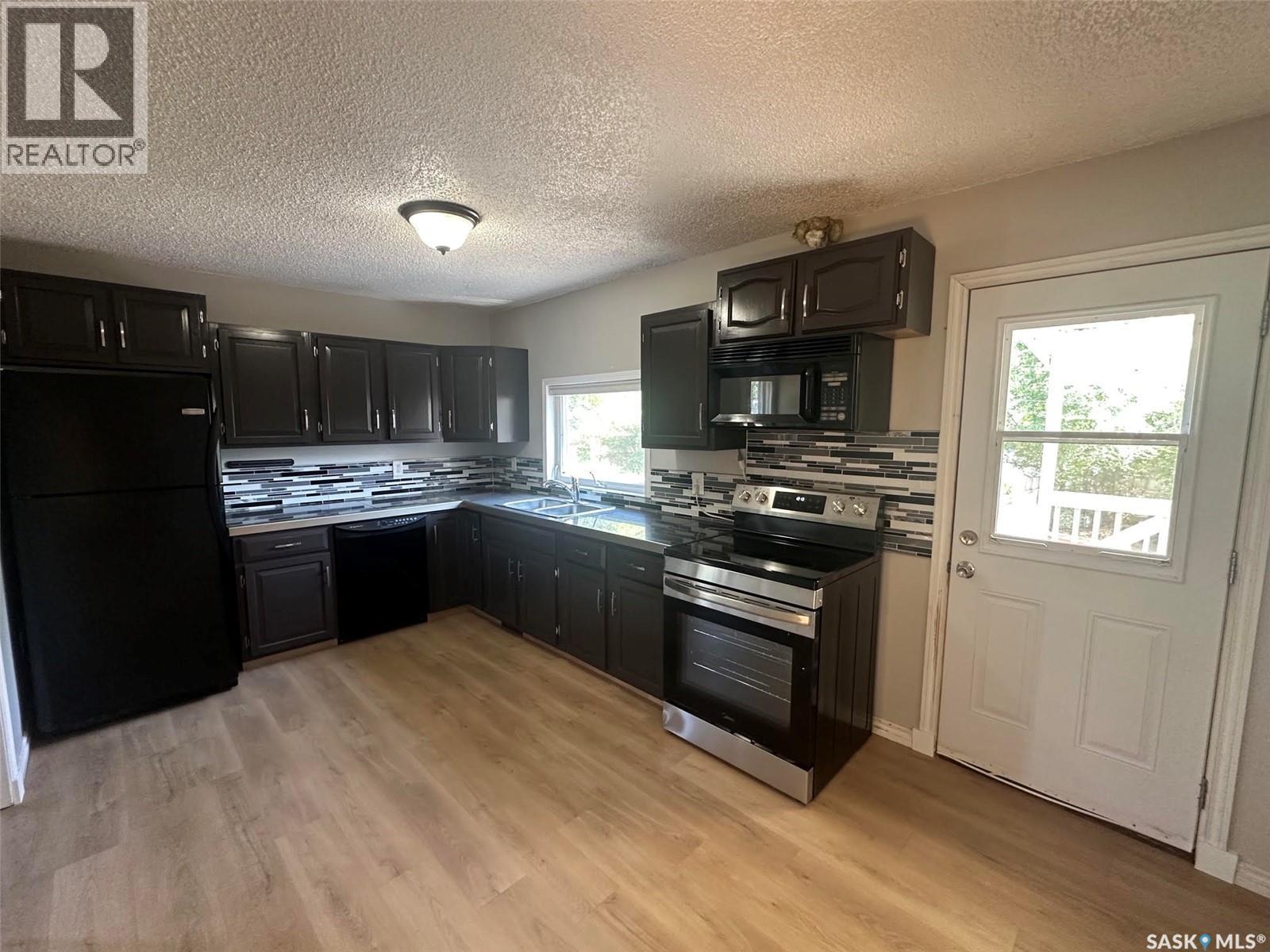 821 6Th Avenue Nw, Moose Jaw, SK