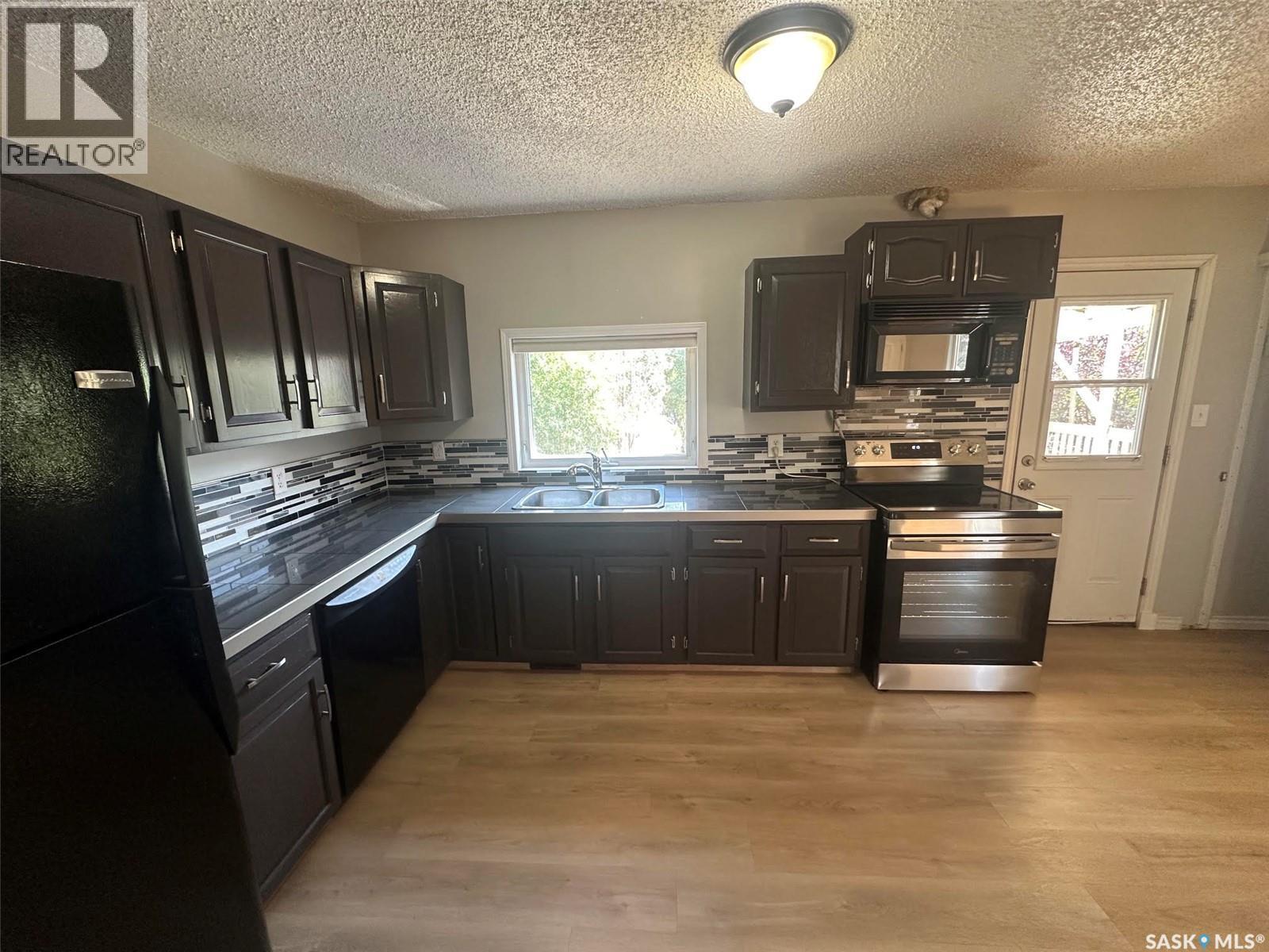 821 6Th Avenue Nw, Moose Jaw, SK