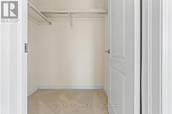 walk-in closet - 