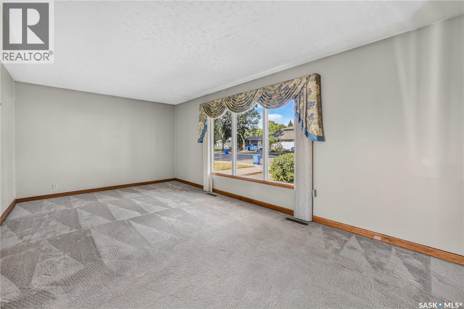 27 Ellison Crescent, Regina, SK