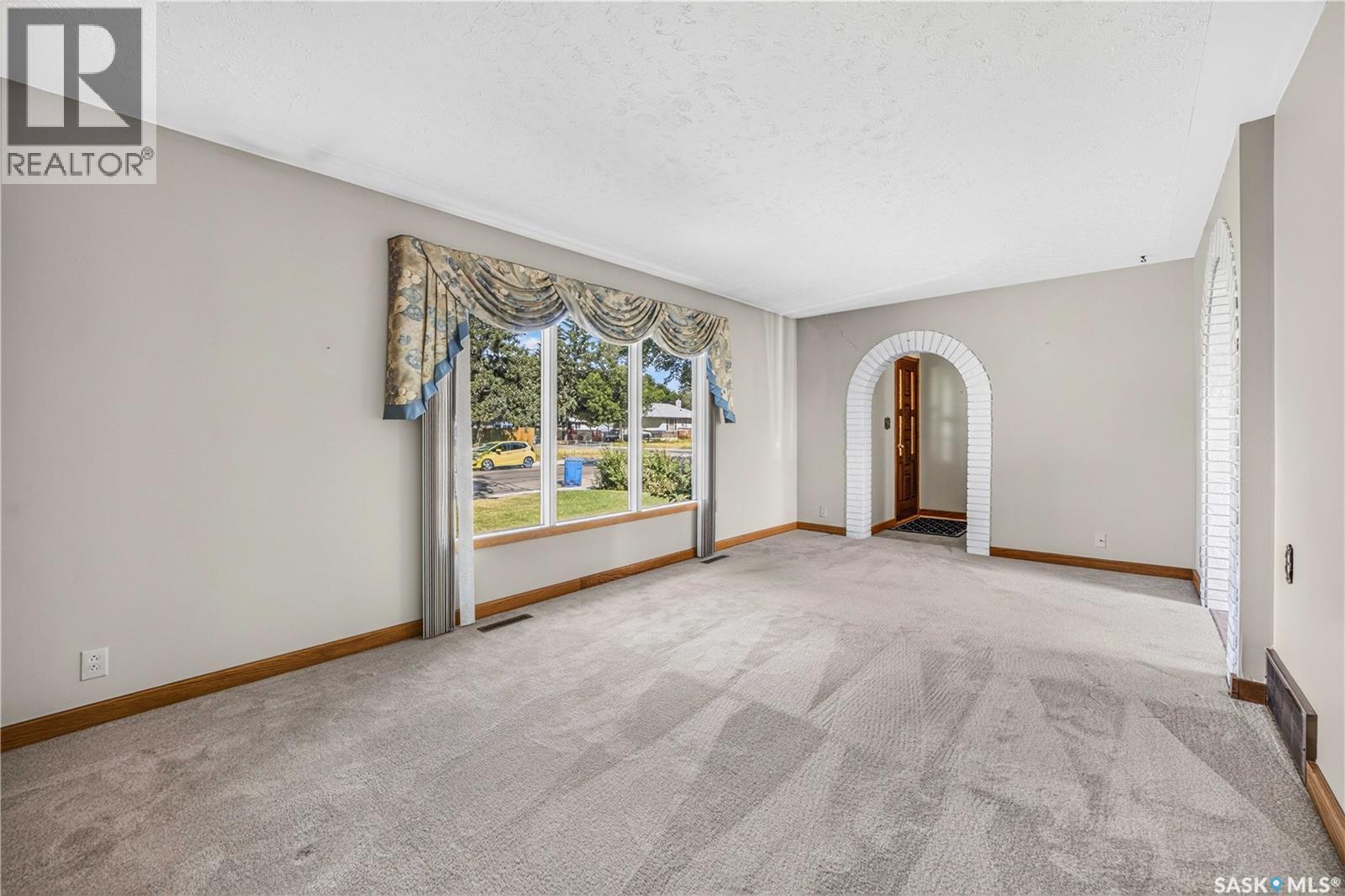 27 Ellison Crescent, Regina, SK