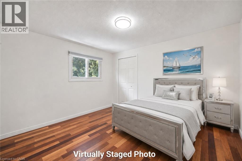 Wood-finish flooring creates a warm ambiance - 345 Beechlawn Drive, Waterloo, ON