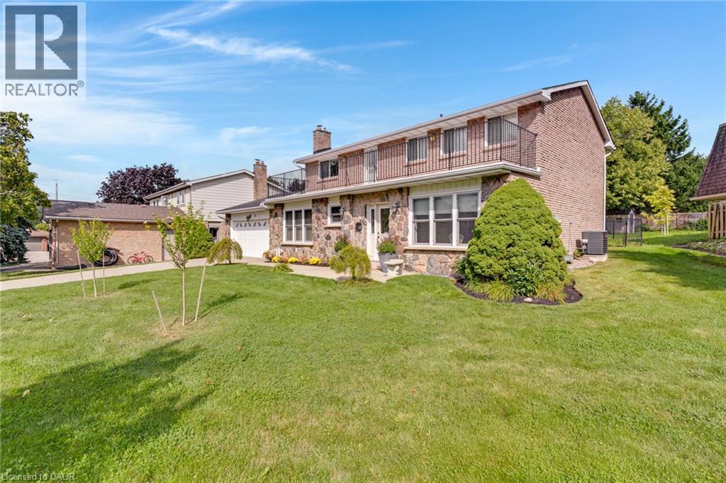 8 Blue Spruce Court, Kitchener, ON