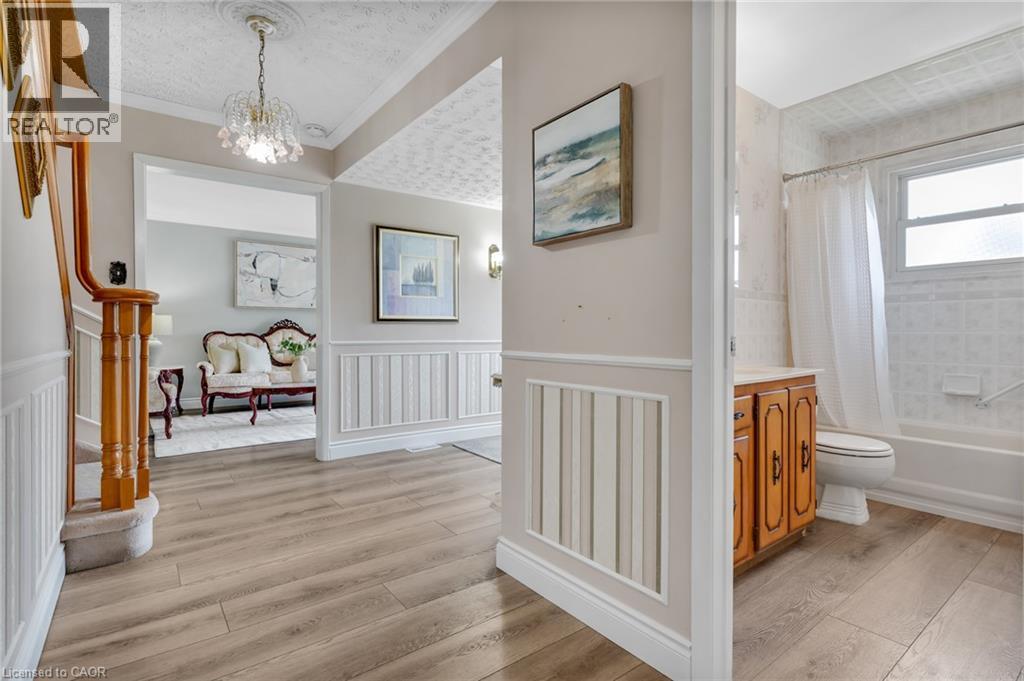 8 Blue Spruce Court, Kitchener, ON