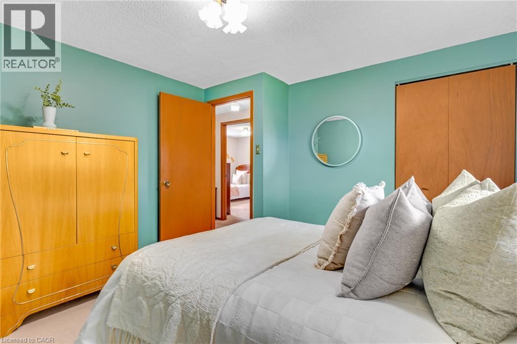 8 Blue Spruce Court, Kitchener, ON