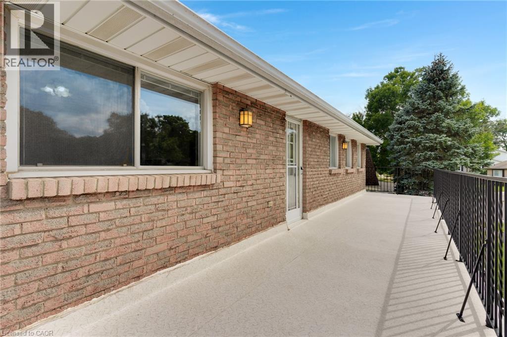 8 Blue Spruce Court, Kitchener, ON