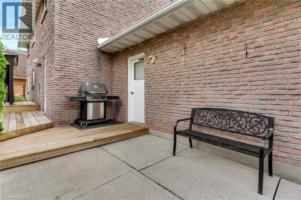 8 Blue Spruce Court, Kitchener, ON