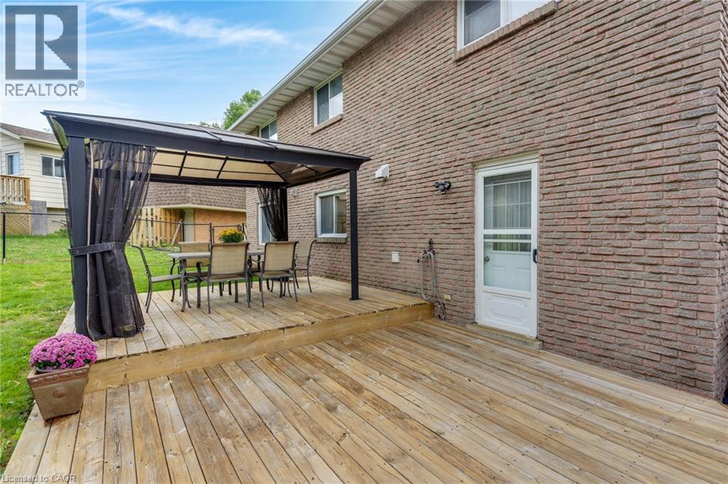 8 Blue Spruce Court, Kitchener, ON