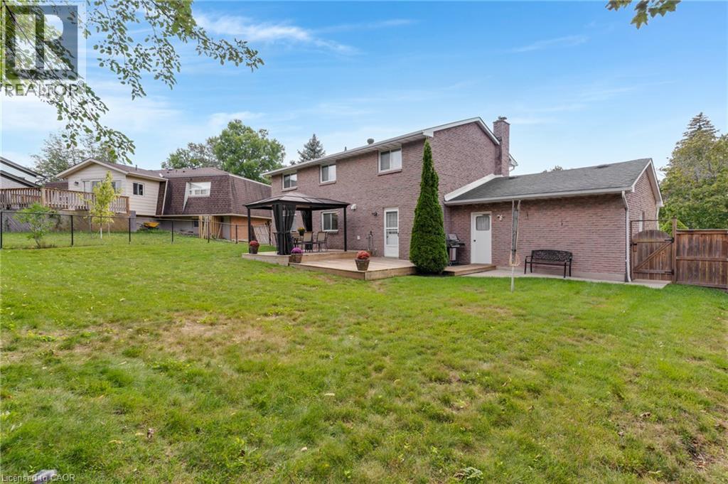 8 Blue Spruce Court, Kitchener, ON