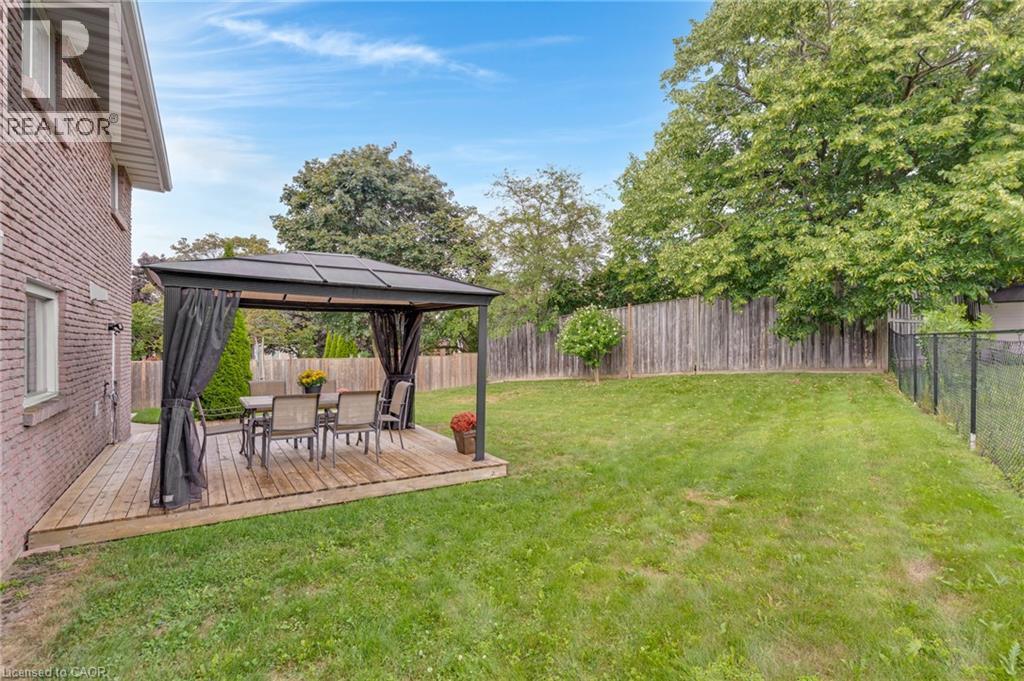 8 Blue Spruce Court, Kitchener, ON