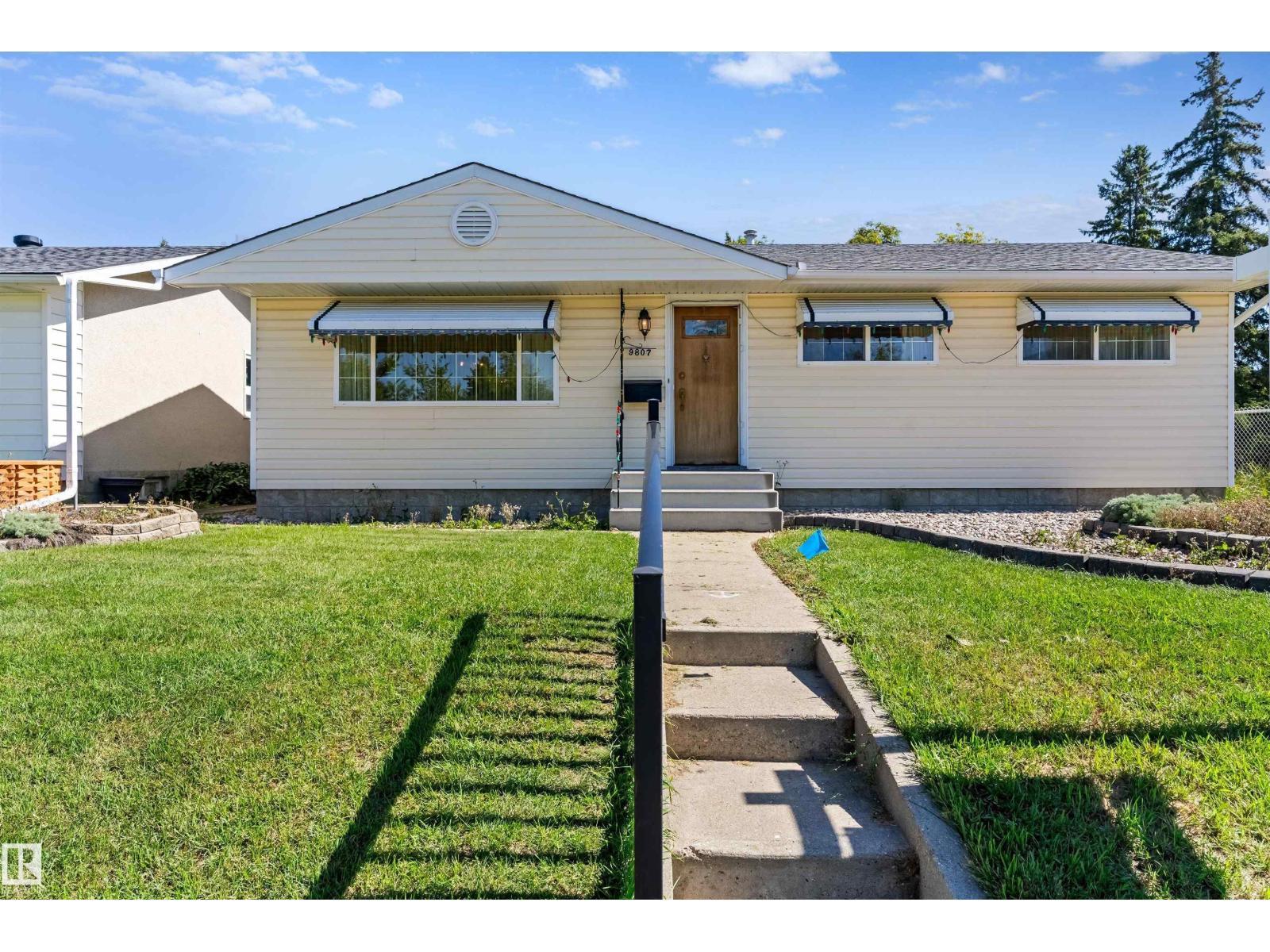 9807 165 St Nw, Edmonton, AB