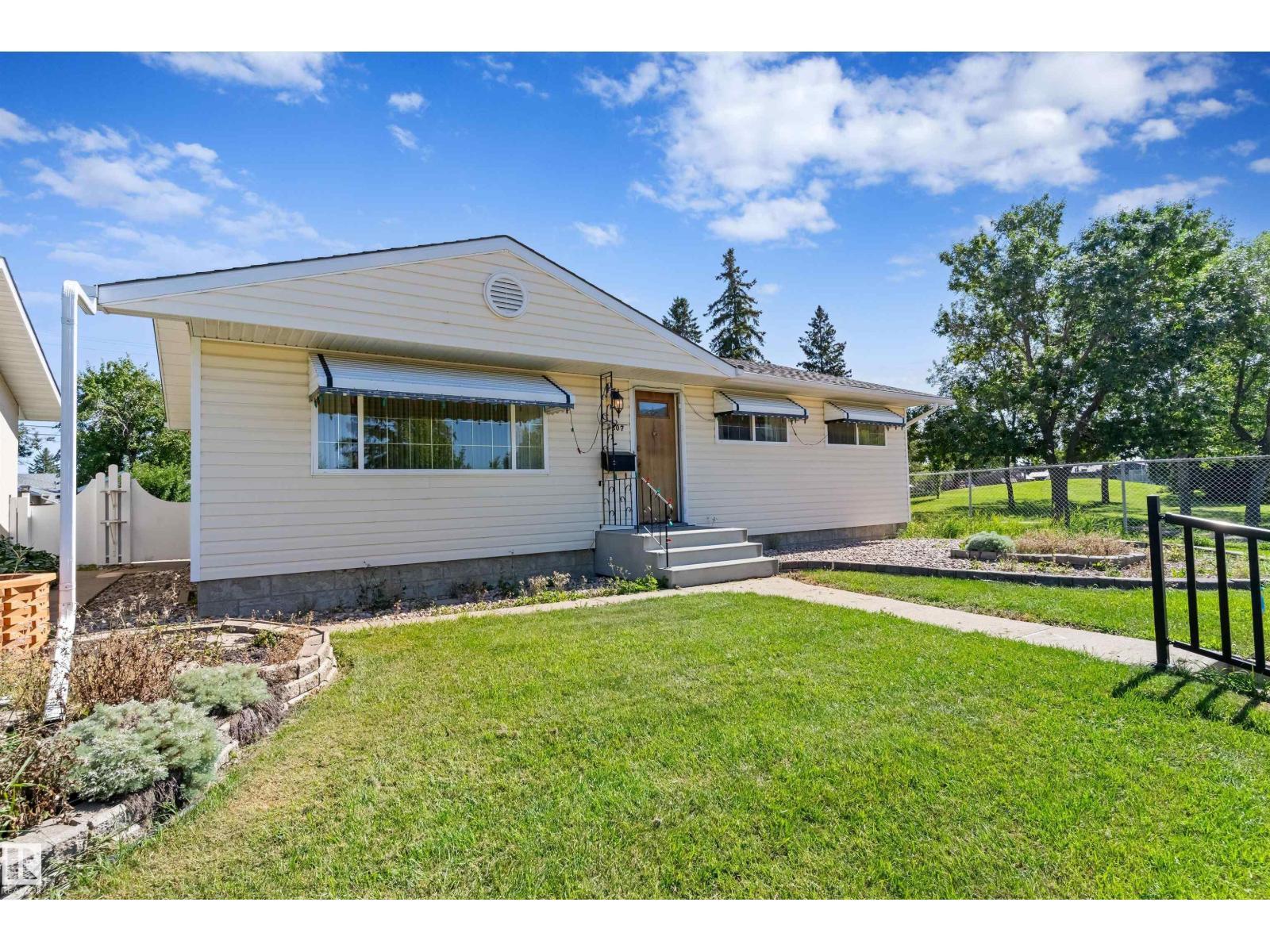 9807 165 St Nw, Edmonton, AB