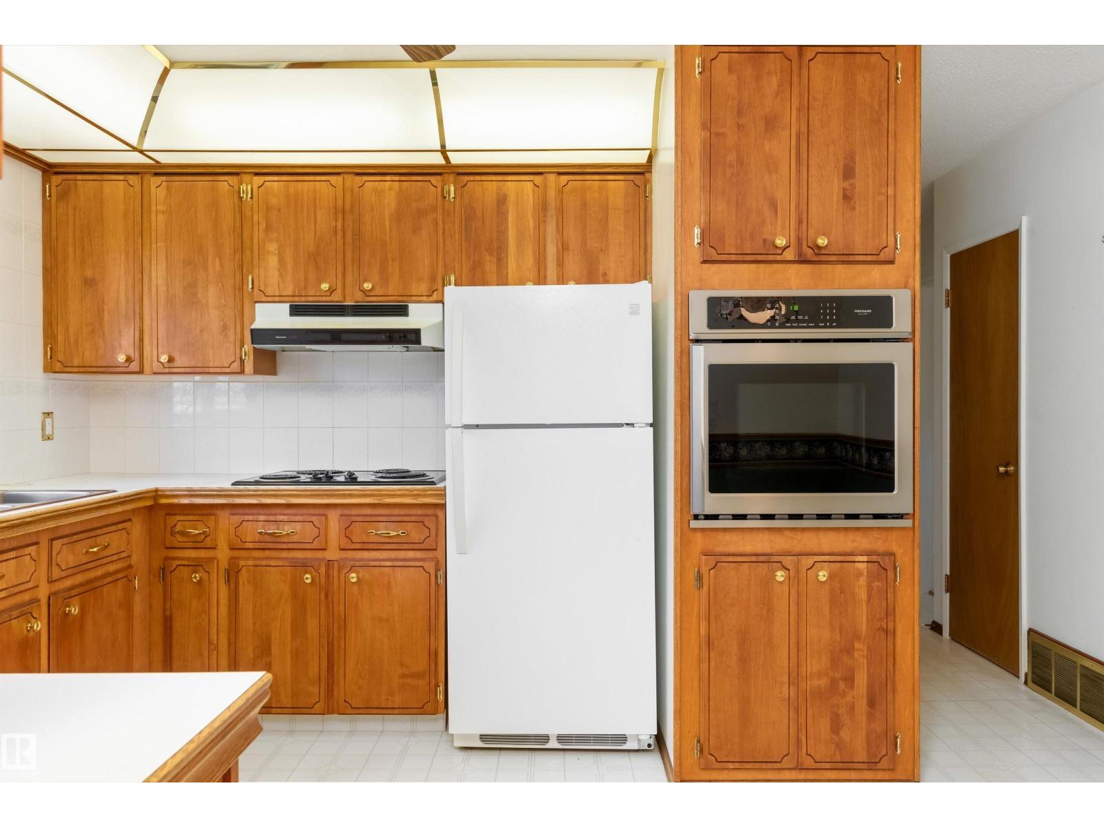 9807 165 St Nw, Edmonton, AB