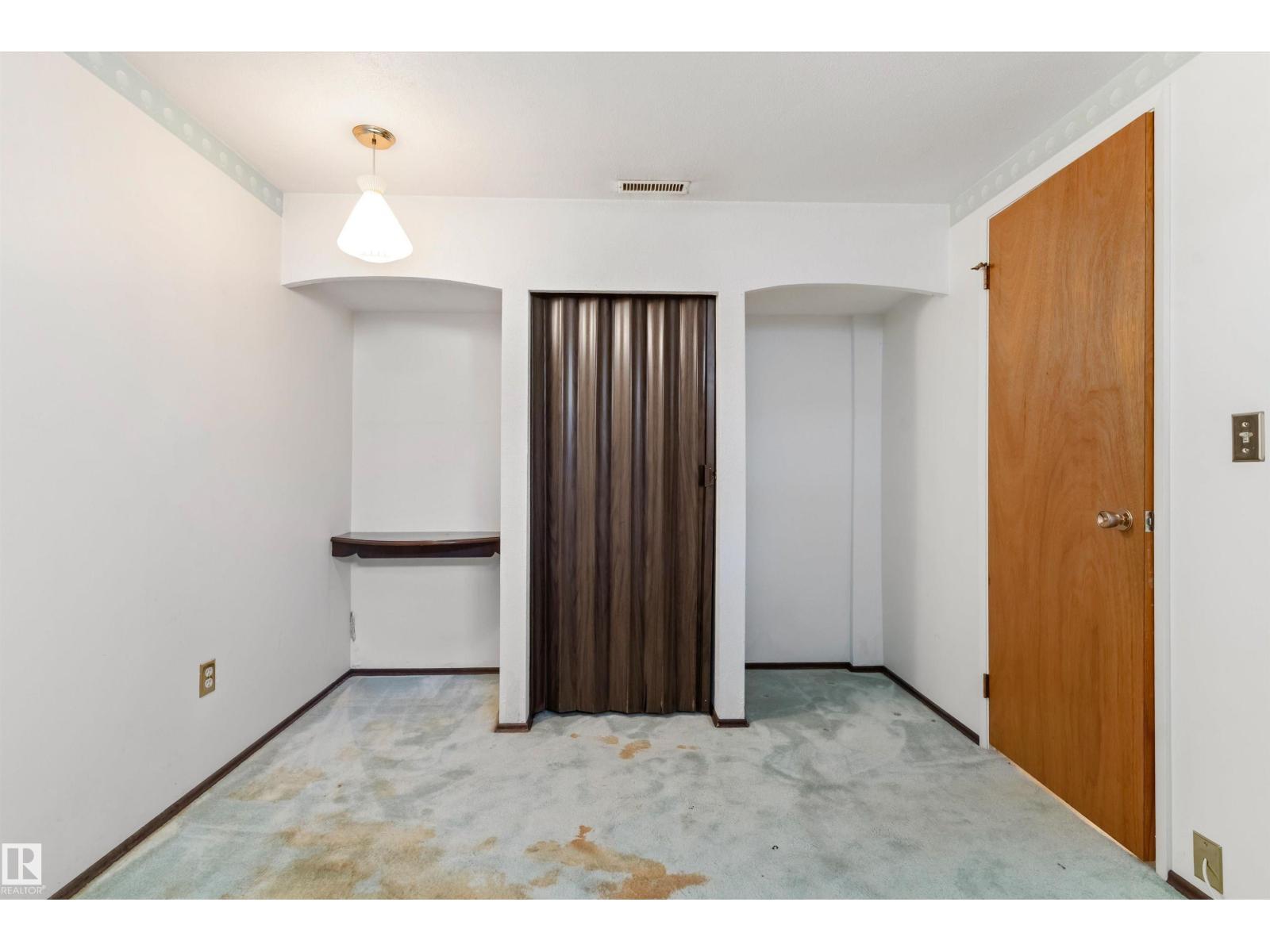 9807 165 St Nw, Edmonton, AB