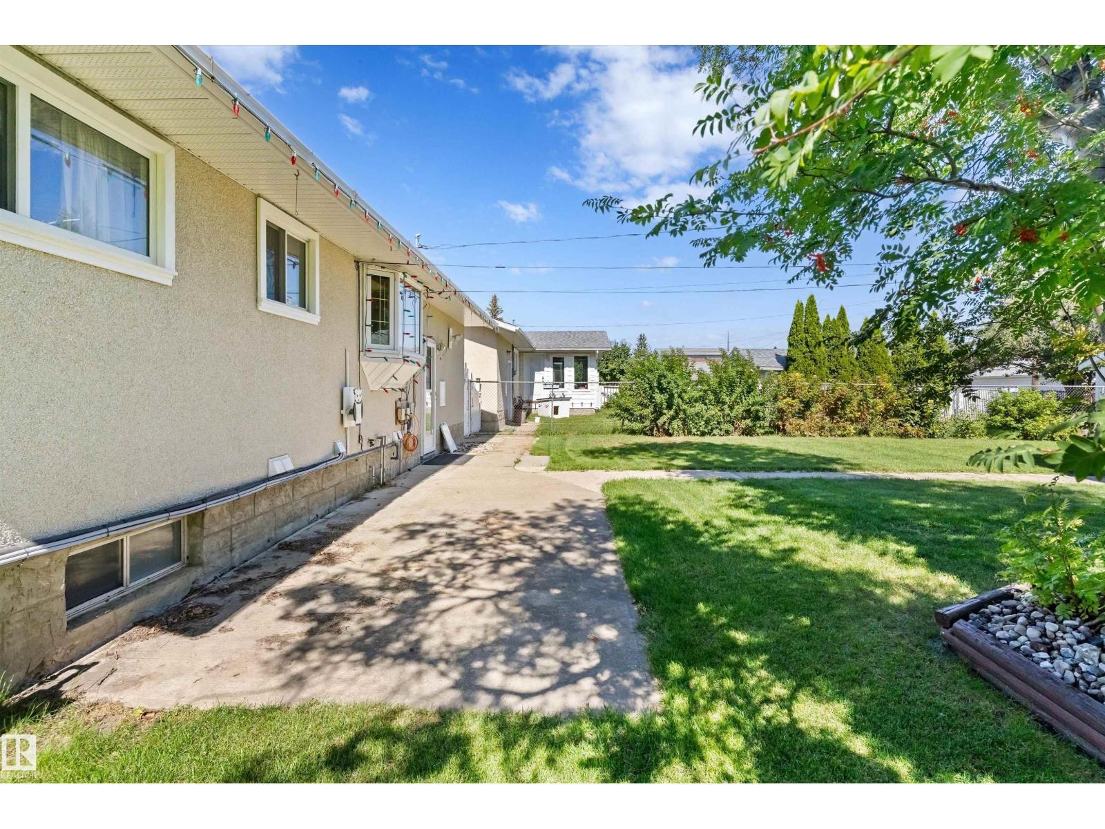 9807 165 St Nw, Edmonton, AB