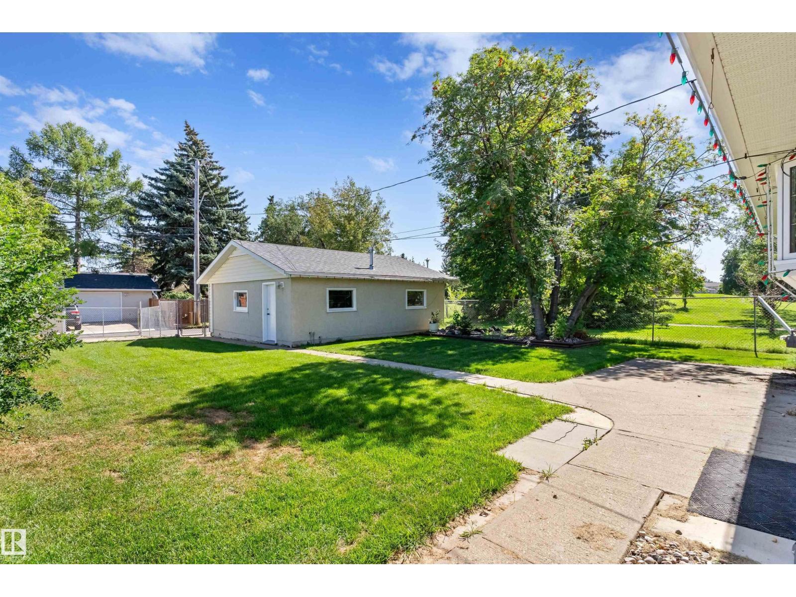 9807 165 St Nw, Edmonton, AB