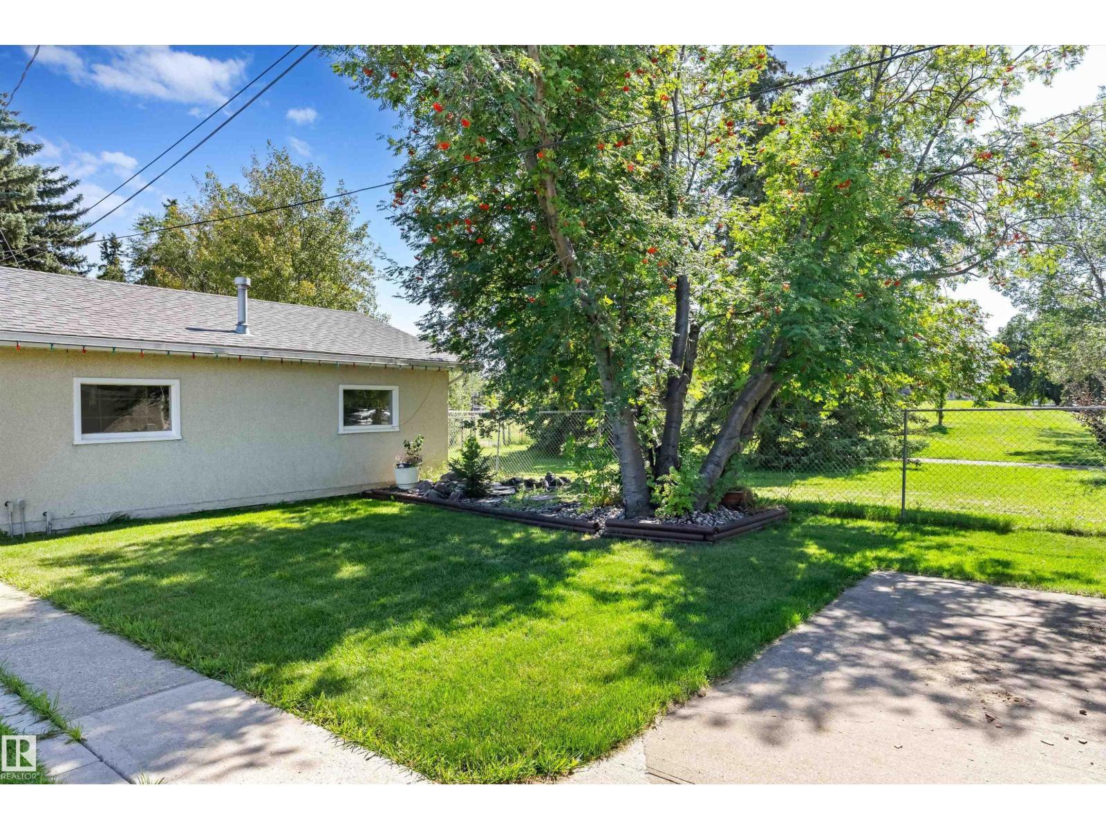 9807 165 St Nw, Edmonton, AB