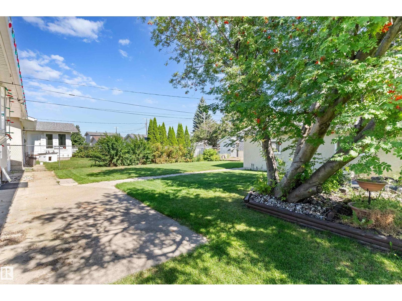 9807 165 St Nw, Edmonton, AB