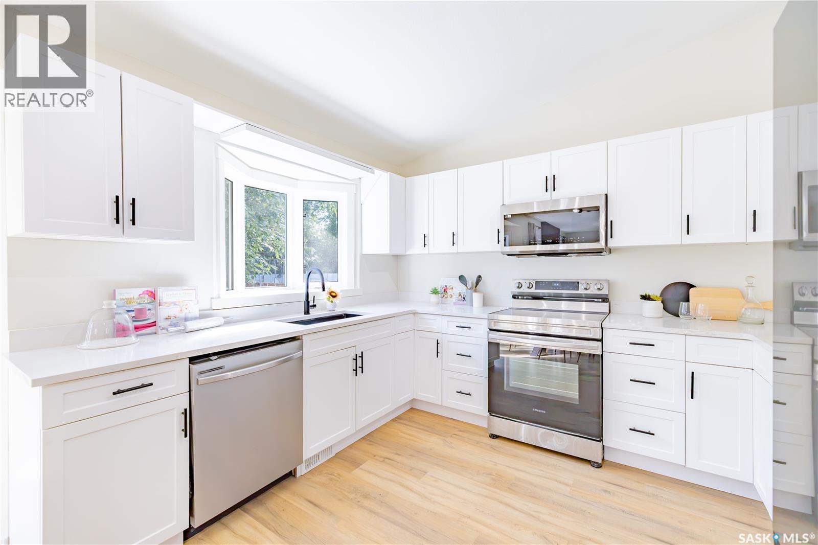 230 Hogg Way, Saskatoon, SK