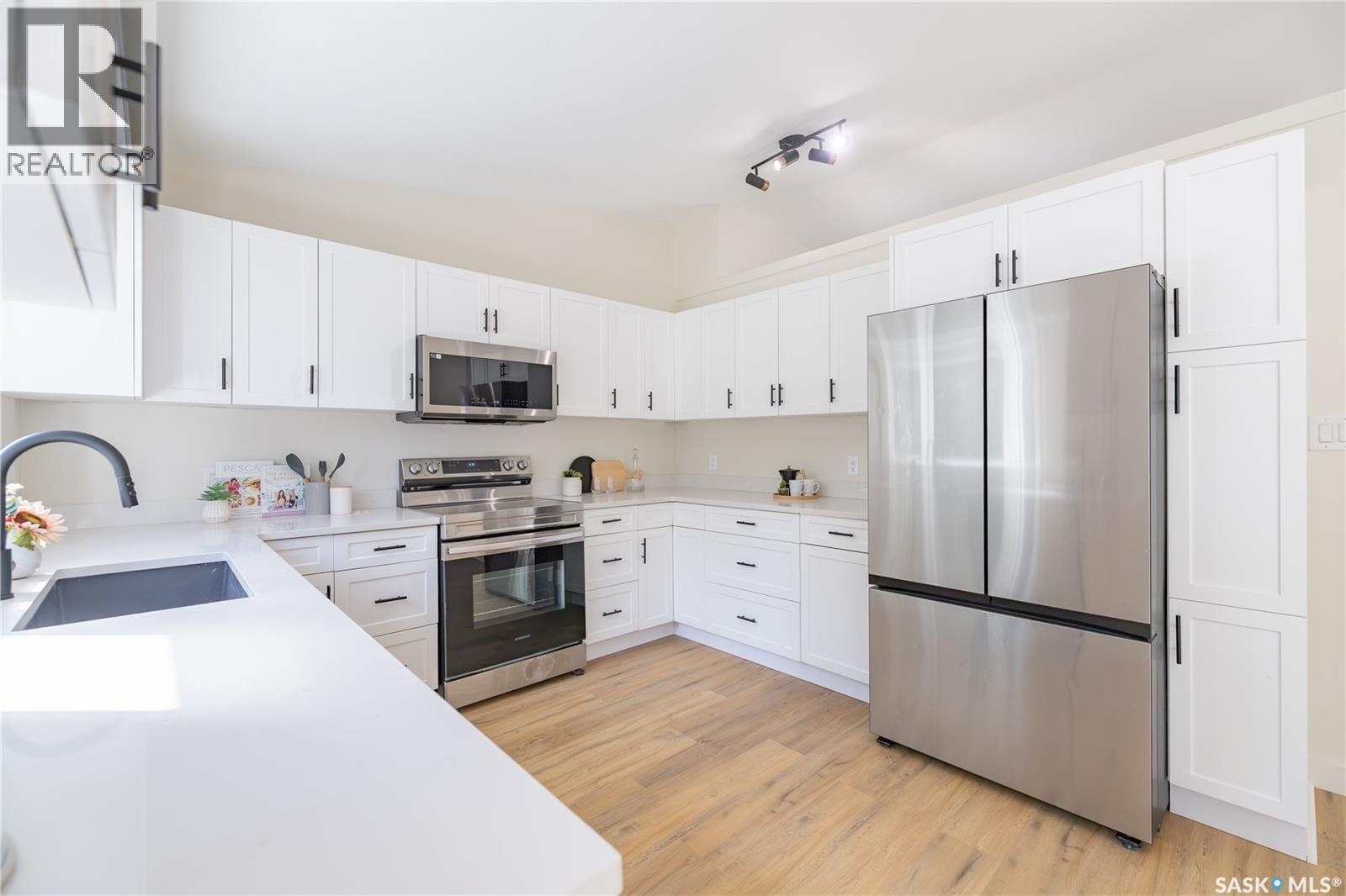 230 Hogg Way, Saskatoon, SK