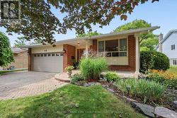 80 FAIRWAY DRIVE Aurora, ON L4G 2H4
