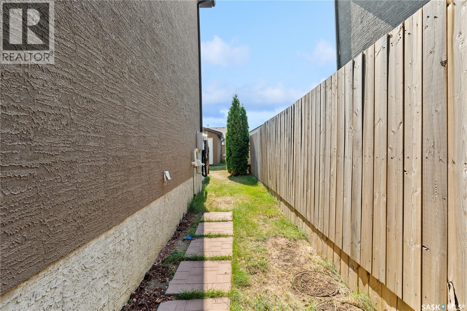 558 Geary Crescent, Saskatoon, SK