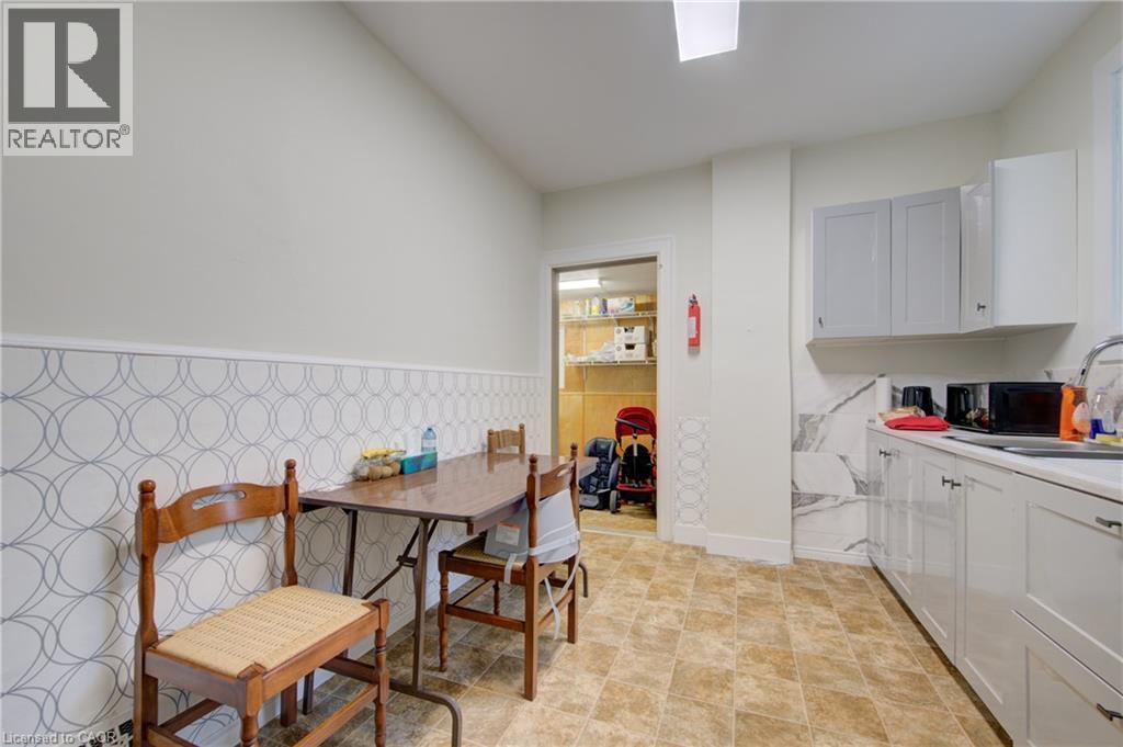 spacious modern kitchen - 24 Hunt Street, Hamilton, ON