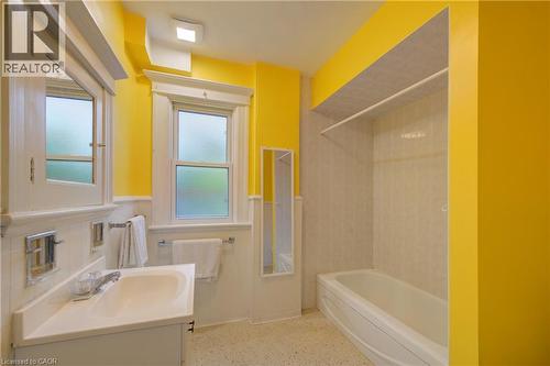 Main 4piece bath 3 with tub/shower - 24 Hunt Street, Hamilton, ON 