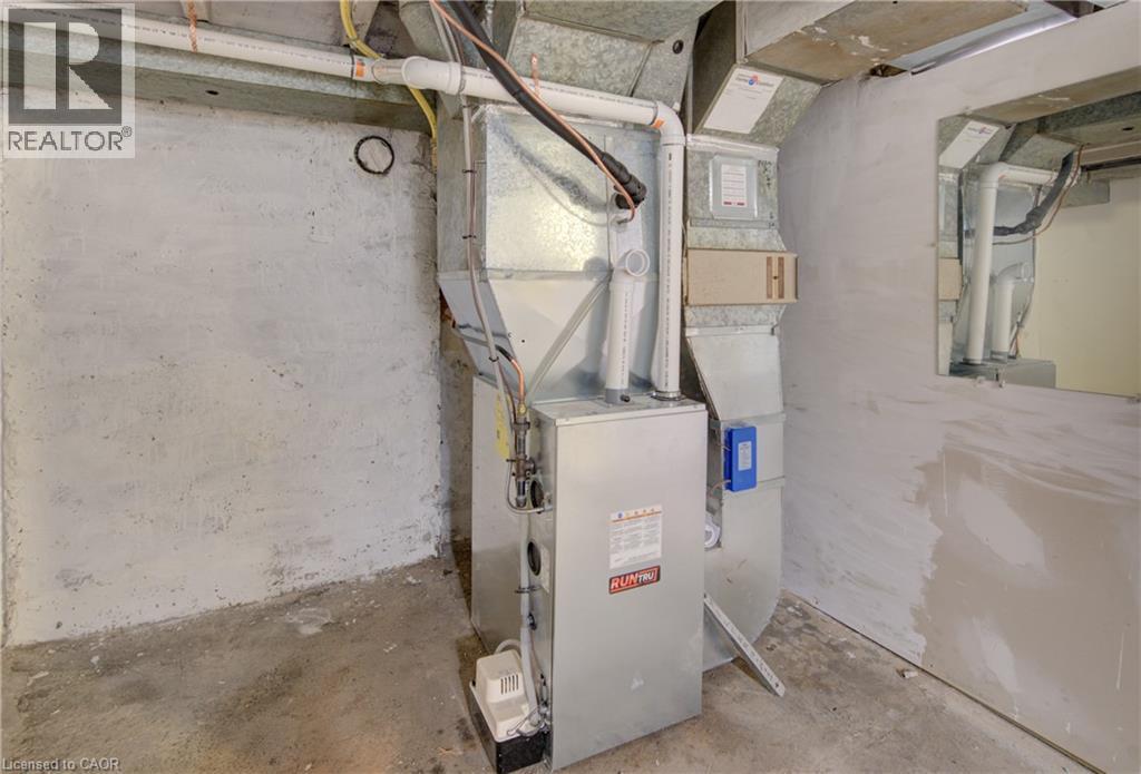 high effeciency gas furnace and central air - 24 Hunt Street, Hamilton, ON